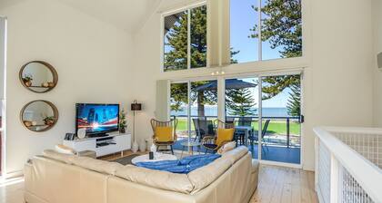 Pine Beach Villa Fabulous Sea Views