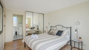 3 chambres, fer et planche à repasser, draps fournis