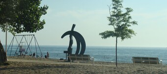 Downtown townhouse 3.5 blocks to the beach!