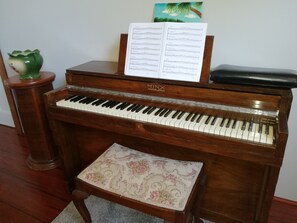 A wooden upright piano with sheet music on top and a bench in front. - Dwellingup Escape. Large home opp Forest. Sleeps 8, 1.5 Bathrooms. Games Rm (Dwellingup)