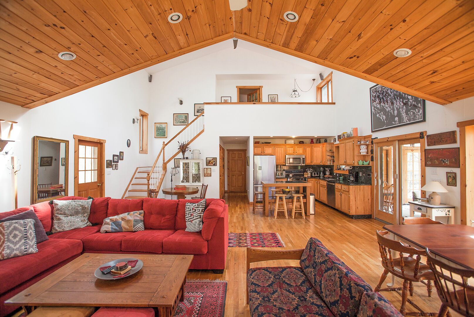 Smart TV, fireplace, video library, stereo