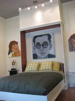 3 habitaciones, escritorio, tabla de planchar con plancha y wifi