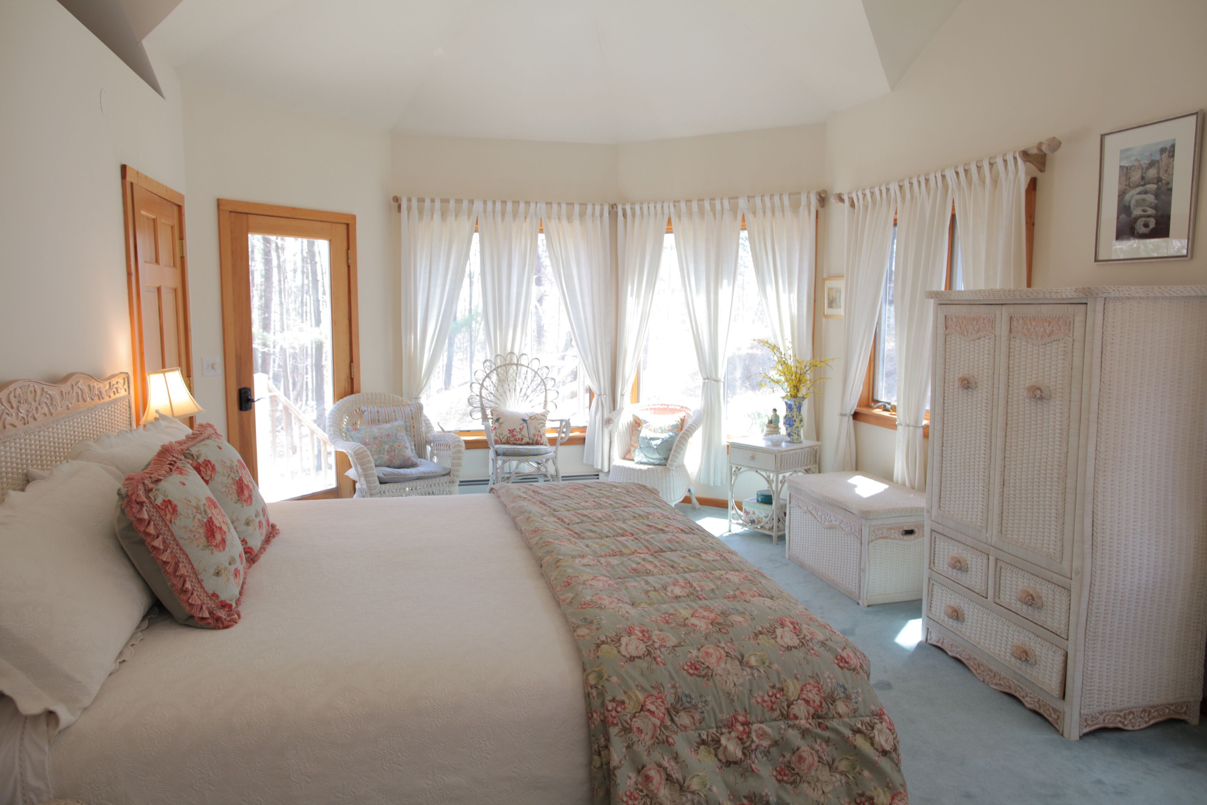 Gracious Woodstock Retreat -Walking Distance to Town