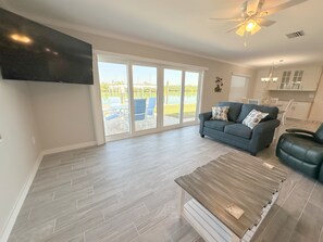 Smart TV, DVD player - Walk to Englewood Beach / Gated 55+ Community / Heated Pool / Manasota Key (Englewood)