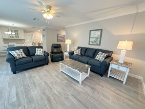 Smart TV, DVD player - Walk to Englewood Beach / Gated 55+ Community / Heated Pool / Manasota Key (Englewood)