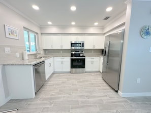 Fridge, microwave, stovetop, dishwasher - Walk to Englewood Beach / Gated 55+ Community / Heated Pool / Manasota Key (Englewood)