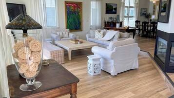 Télévision, cheminée