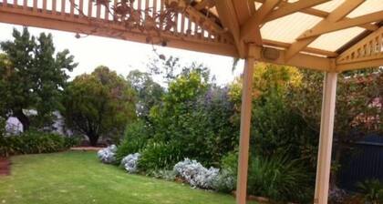 Maylands Cottage-Charming Bluestone House