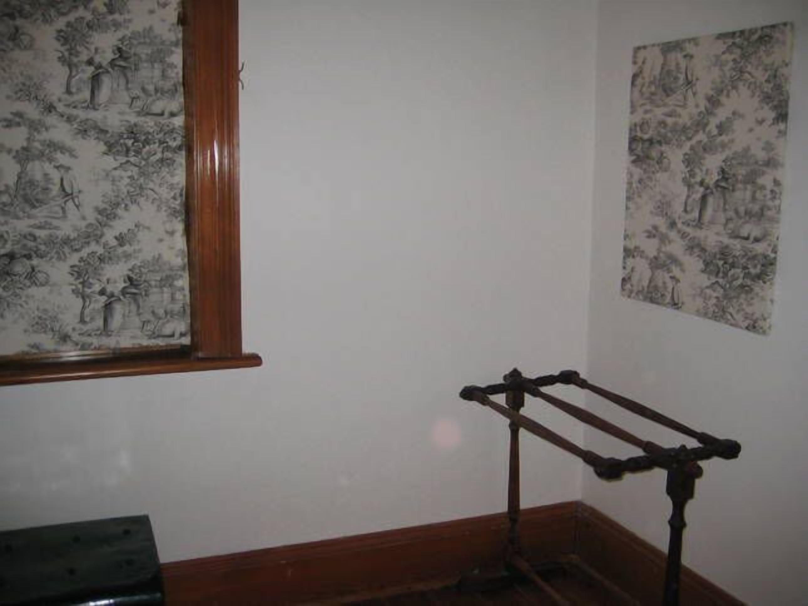 Maylands Cottage-Charming Bluestone House — image 9