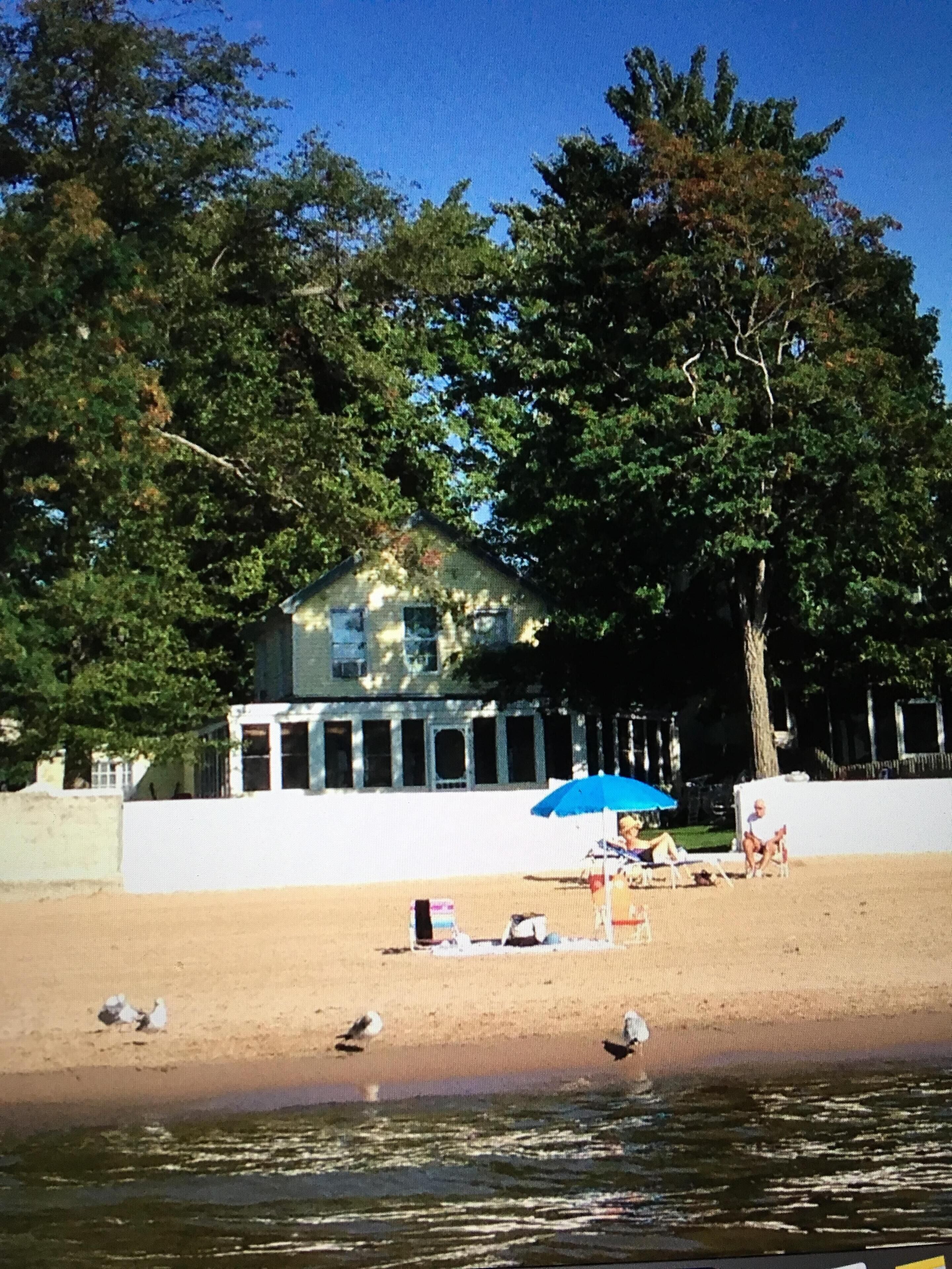 The Bella Vista Beachfront Cottage ....Perfect For Families