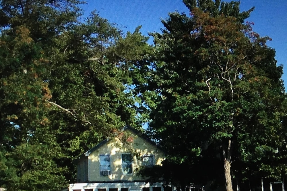 The Bella Vista Beachfront Cottage ....Perfect For Families