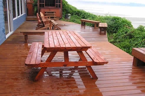 Ocean front deck and hot tub.