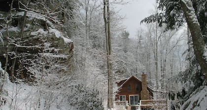 BIG ROCK LOG CABIN , Beside Natural Bridge/Red River Gorge