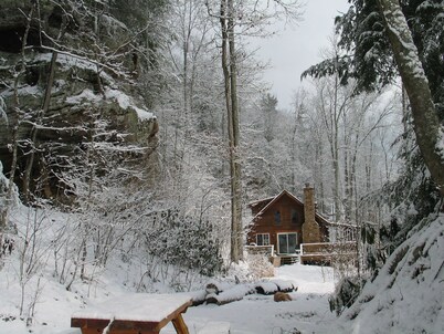 BIG ROCK LOG CABIN , Beside Natural Bridge/Red River Gorge