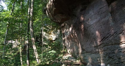 BIG ROCK LOG CABIN , Beside Natural Bridge/Red River Gorge