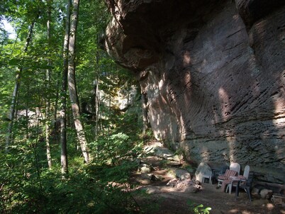 BIG ROCK LOG CABIN , Beside Natural Bridge/Red River Gorge