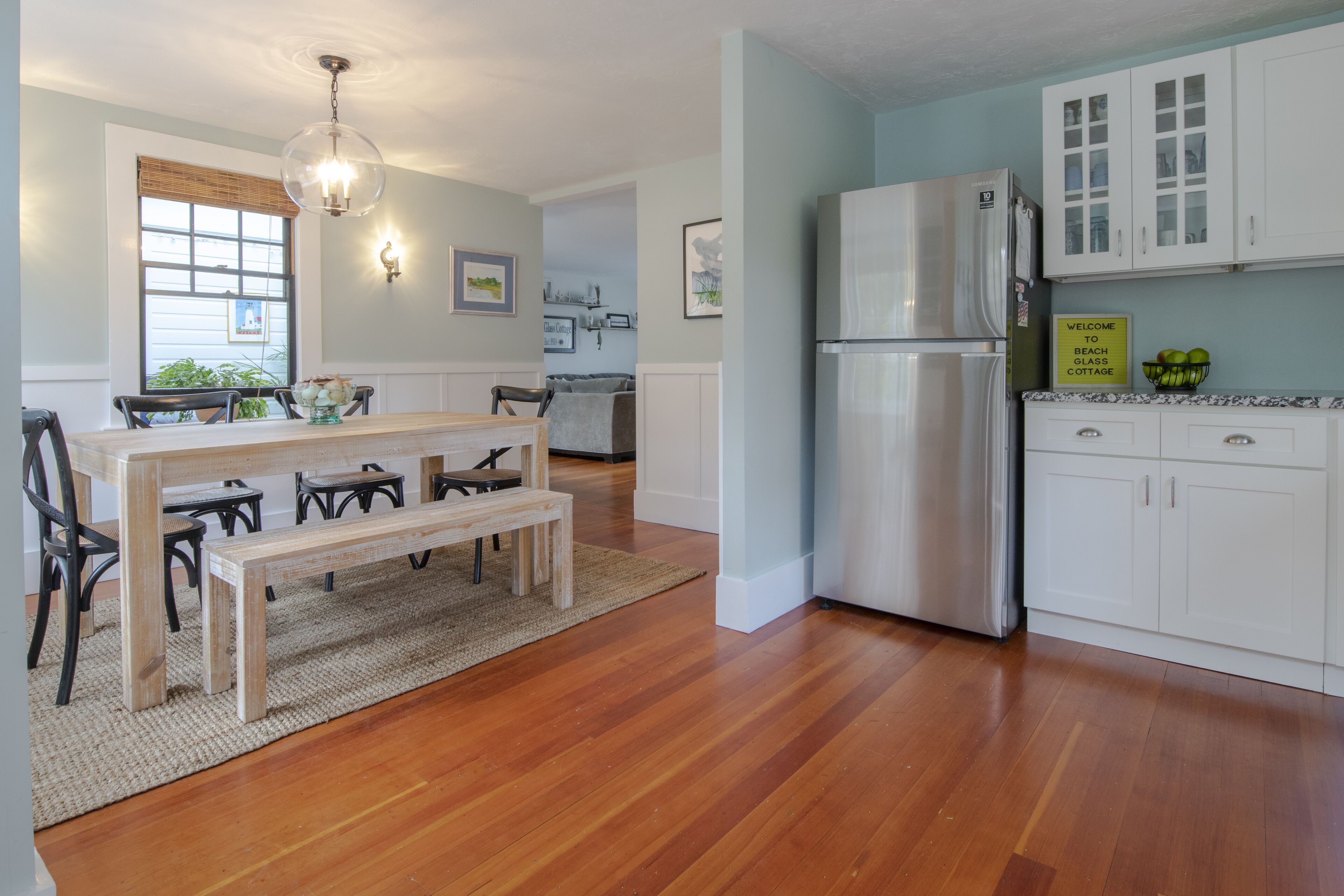 Picturesque Pond Front Property - The Beach Glass Cottage 