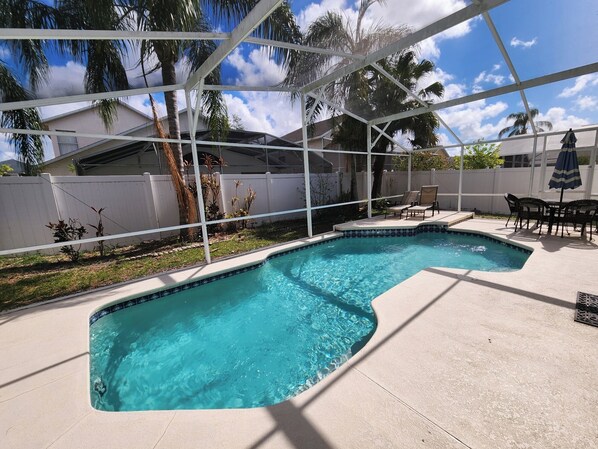 Pool - Affordable & Spacious 5BR 3BA Home w/ private pool, fenced backyard for privacy (Kissimmee)