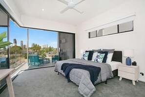 5 bedrooms, iron/ironing board, bed sheets