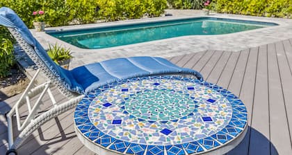 Historisches Cottage aus dem Jahr 1911 mit Pool, 2 Häuserblocks von Orange Sunsets am Strand und in der Stadt entfernt