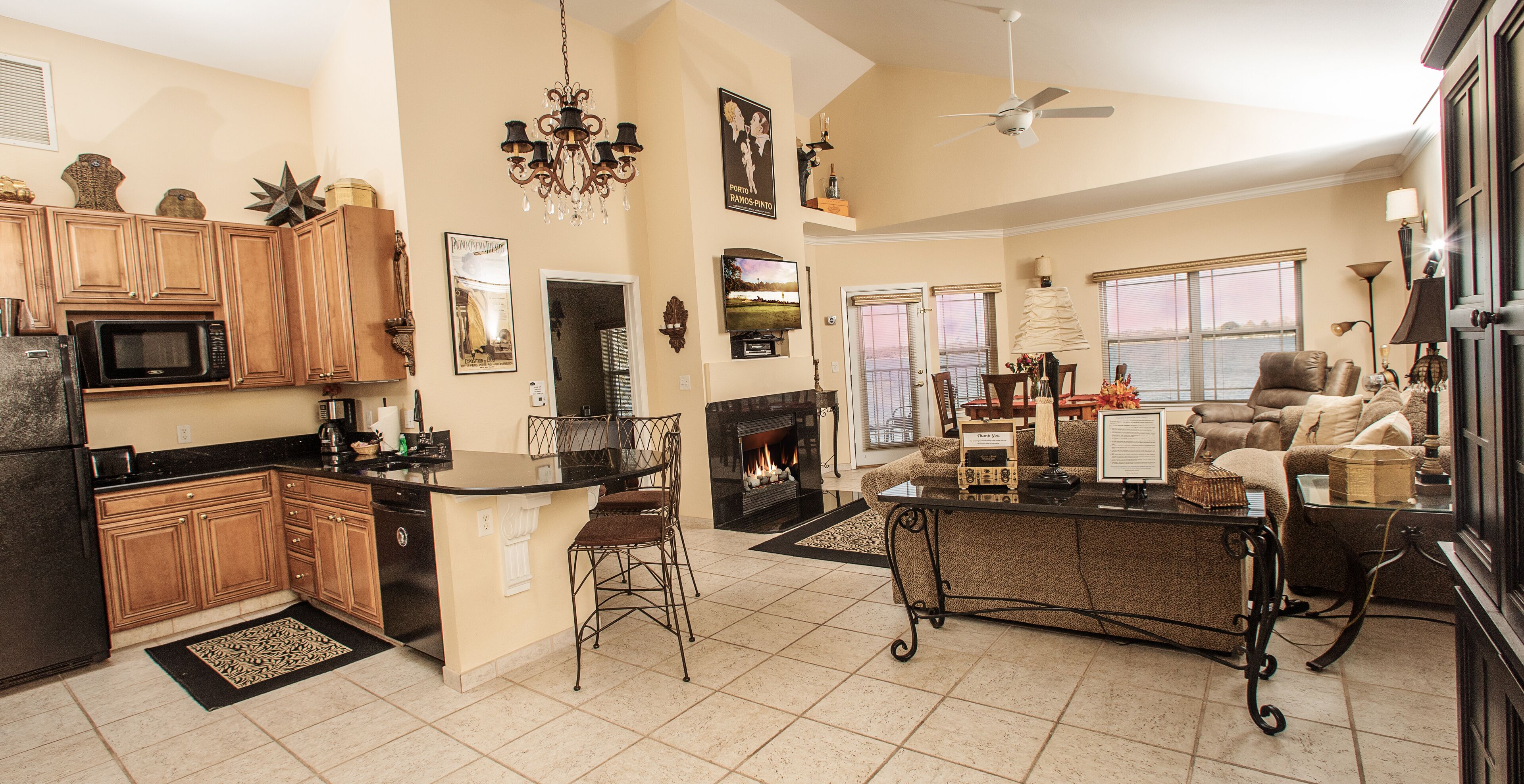 309 - Premium 2 Bedroom Lake View Condo Suite