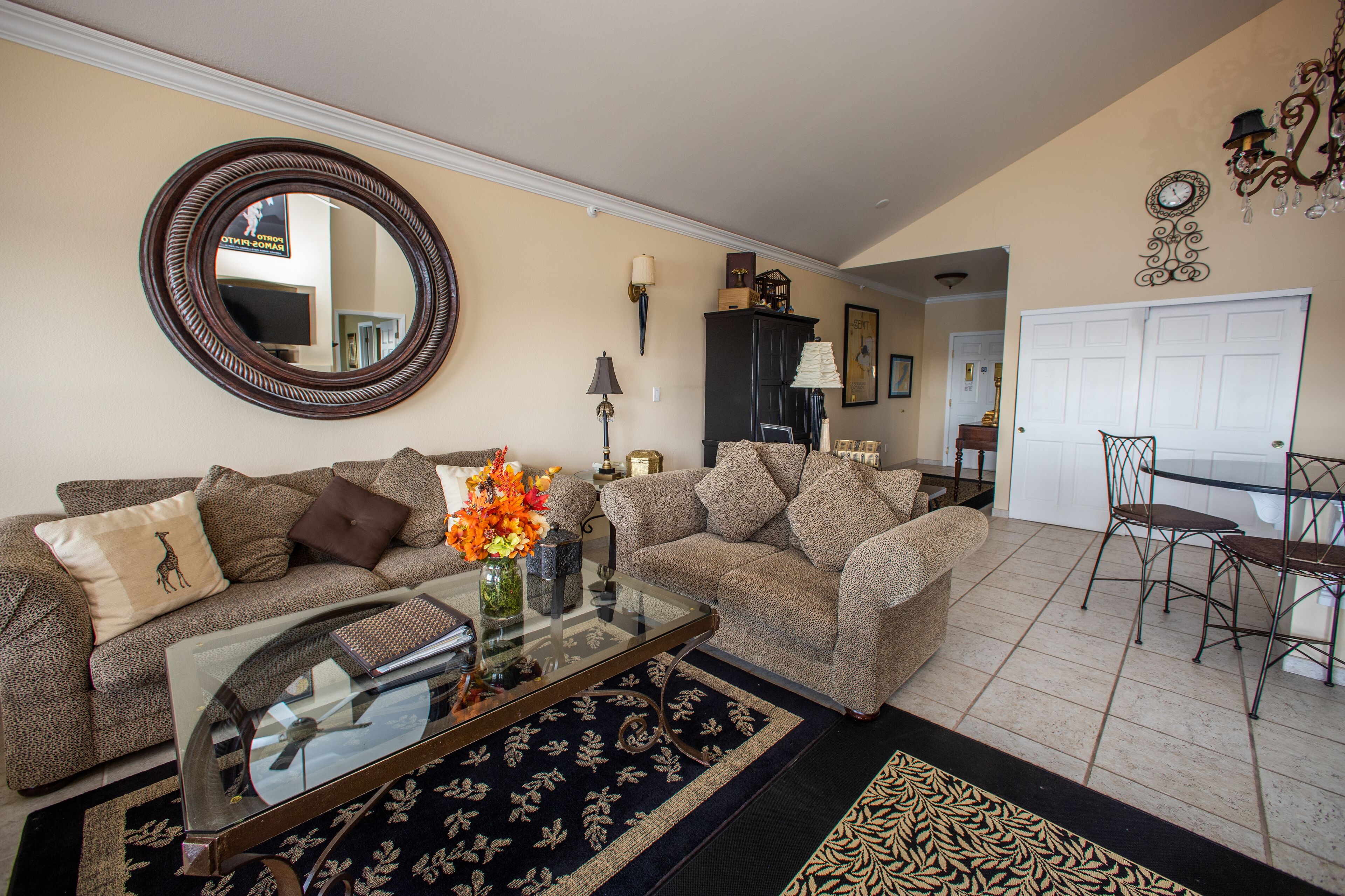 309 - Premium 2 Bedroom Lake View Condo Suite