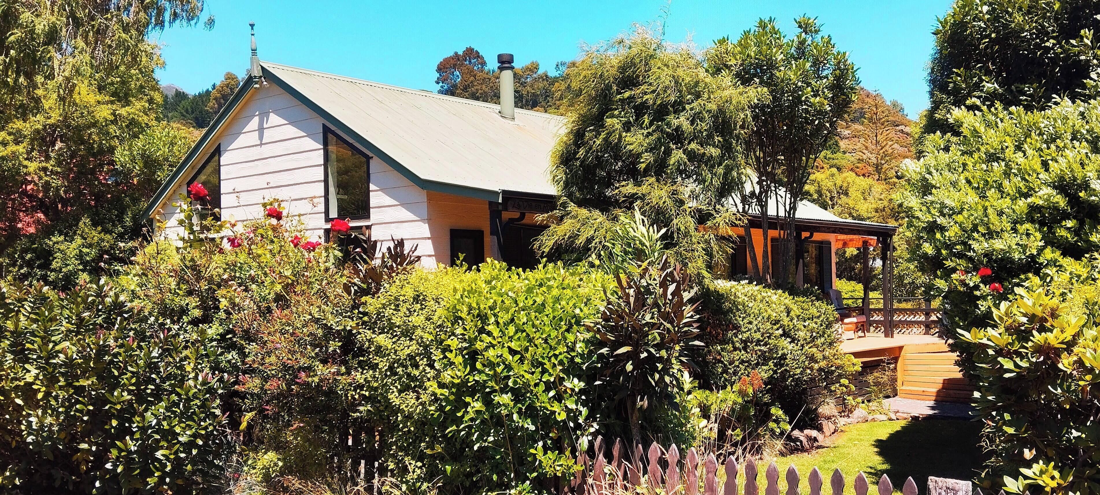 La vie en rose cottage from the Woodills Road Akaroa