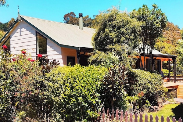 La vie en rose cottage from the Woodills Road Akaroa