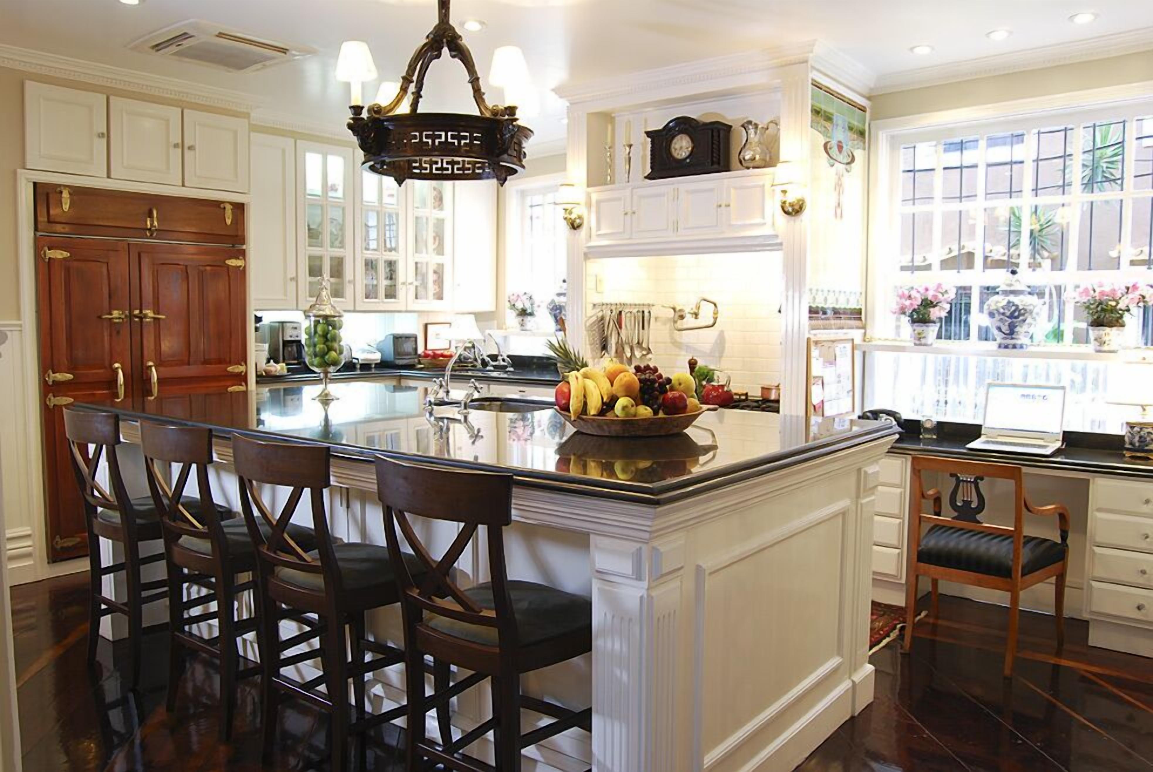 The Villa in Copacabana - 8 Bedrooms / Private POOL / CHEF