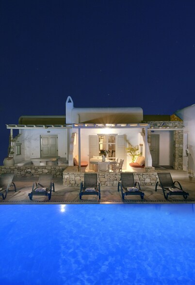 Modern & Stylish Property at Mykonos close to the beach