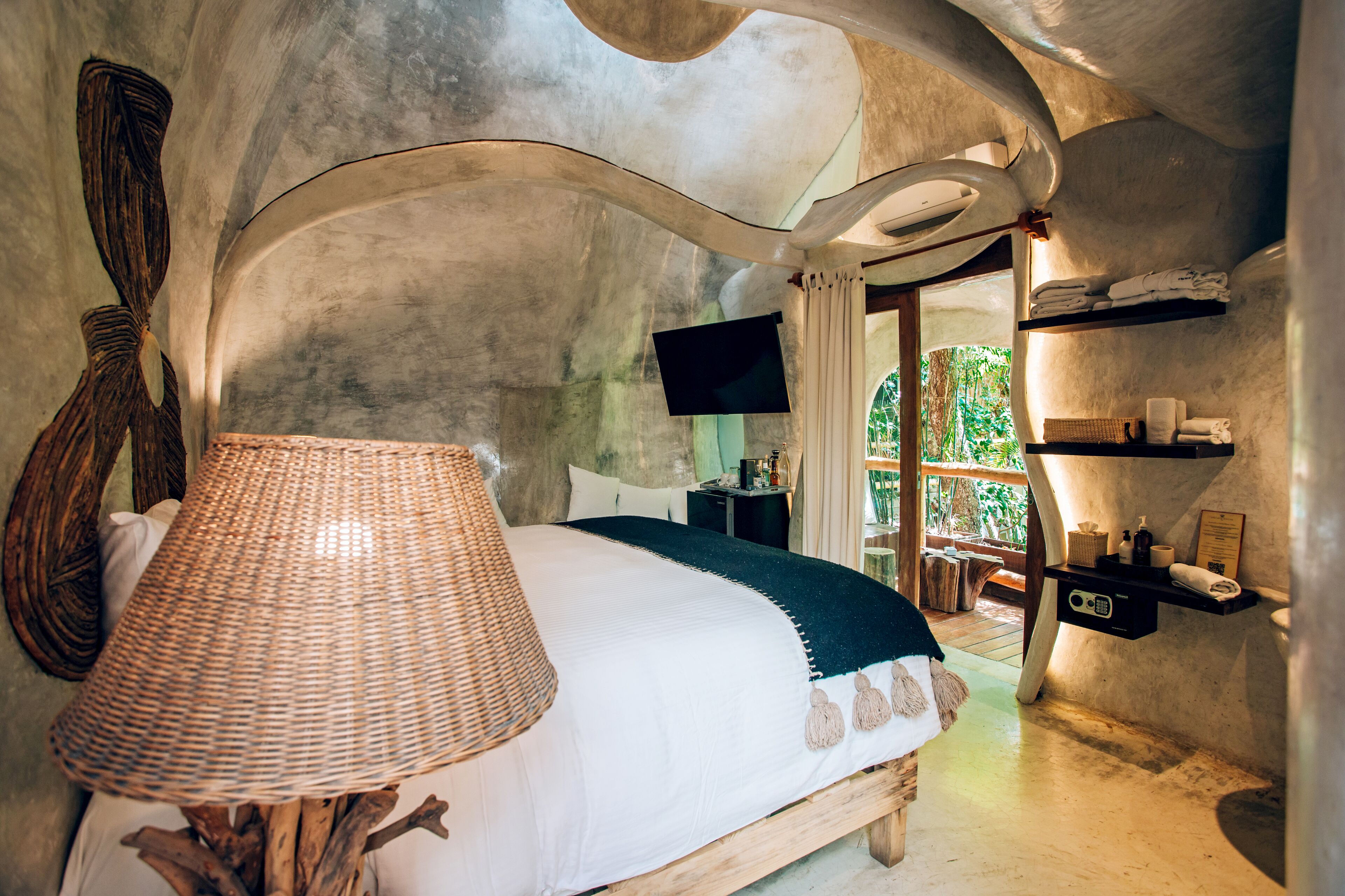 Orchid Suite | Down comforters, minibar, in-room safe, iron/ironing board