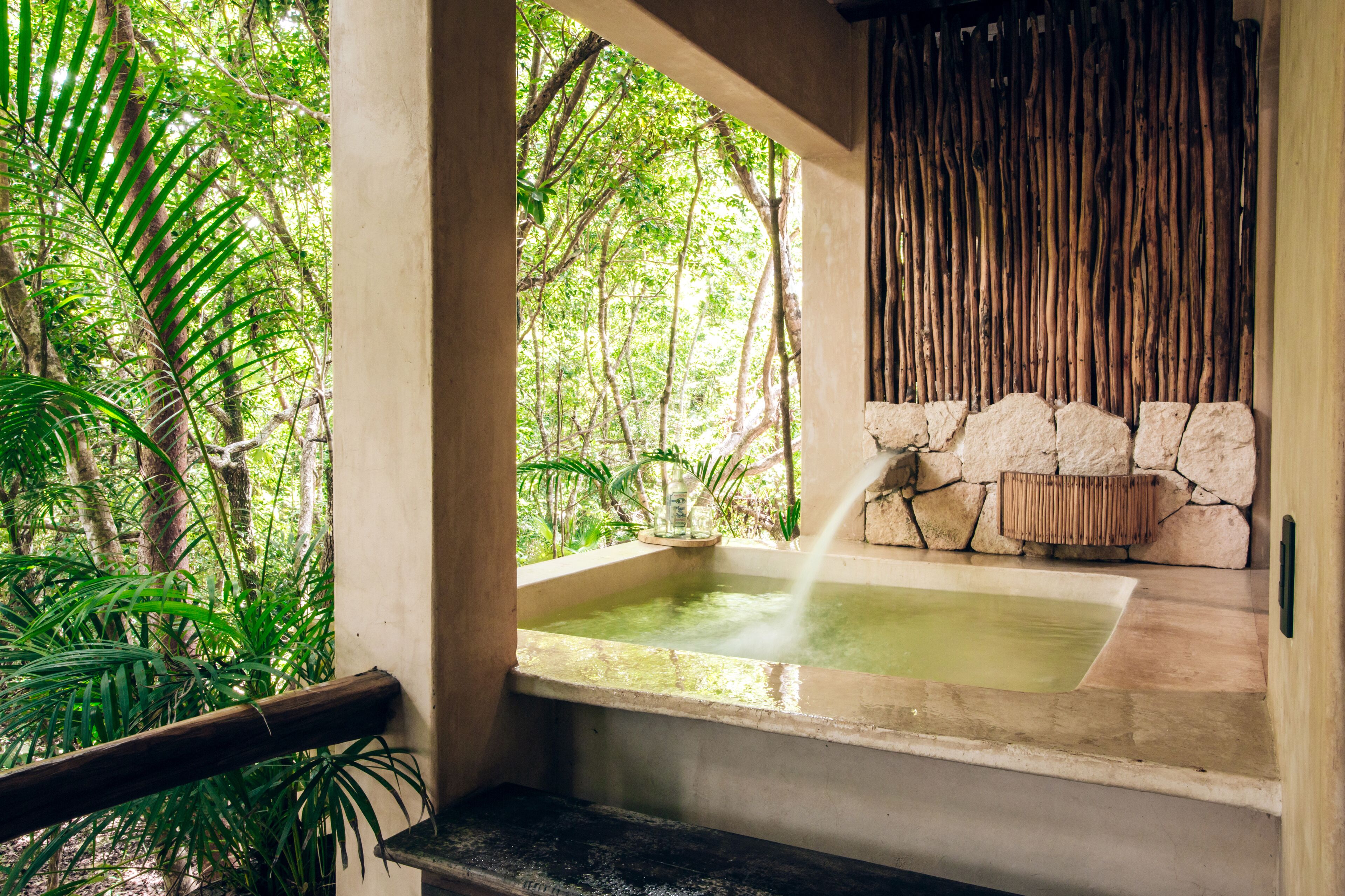 jungle suite w/private bathtub | down duvets, minibar, in-room safe, iron/ironing board