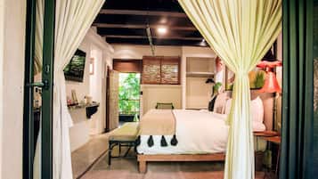 Jungle Suite w/private bathtub | 3 habitaciones, edredón, minibar y caja de seguridad en la habitación
