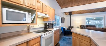 BEST Location: Walk 1 block to Ski, 2 short blocks down to center of Main Street