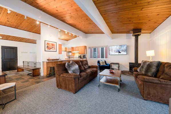 Smart-TV, peis og stereoanlegg