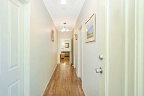 Interior - All Seasons escape Port Elliot (Port Elliot)