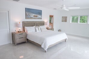 6 bedrooms, desk, iron/ironing board, travel cot - BEACHFRONT POOL HOME (Key Largo)