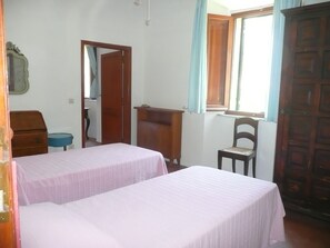 4 間睡房、熨斗/熨衫板、床單