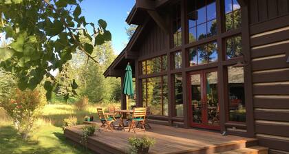 Charming Jackson Hole cabin bordering Grand Teton National Park