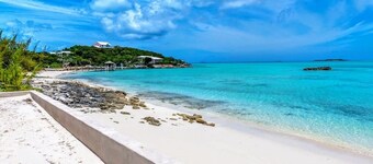*** GEWELDIG *** Waterfront huis zoals te zien op HGTV Caribbean Life !!