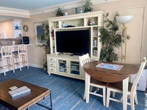Dining - Beautiful 11th floor OceanView 1 Bedroom- Daytona Beach - Amenities are open! (Daytona Beach)