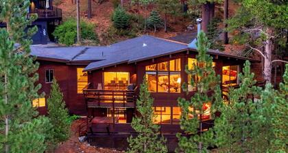 NEWLY REMODELED
6 Bedrooms/3.5 Baths-Sleeps 14
AWESOME VIEWS Hot Tub & Sauna