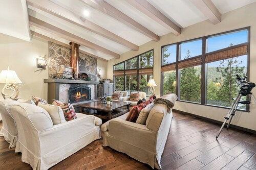 NEWLY REMODELED
6 Bedrooms/3.5 Baths-Sleeps 14
AWESOME VIEWS Hot Tub & Sauna



