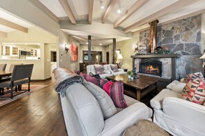 Smart TV, fireplace, DVD player, table football