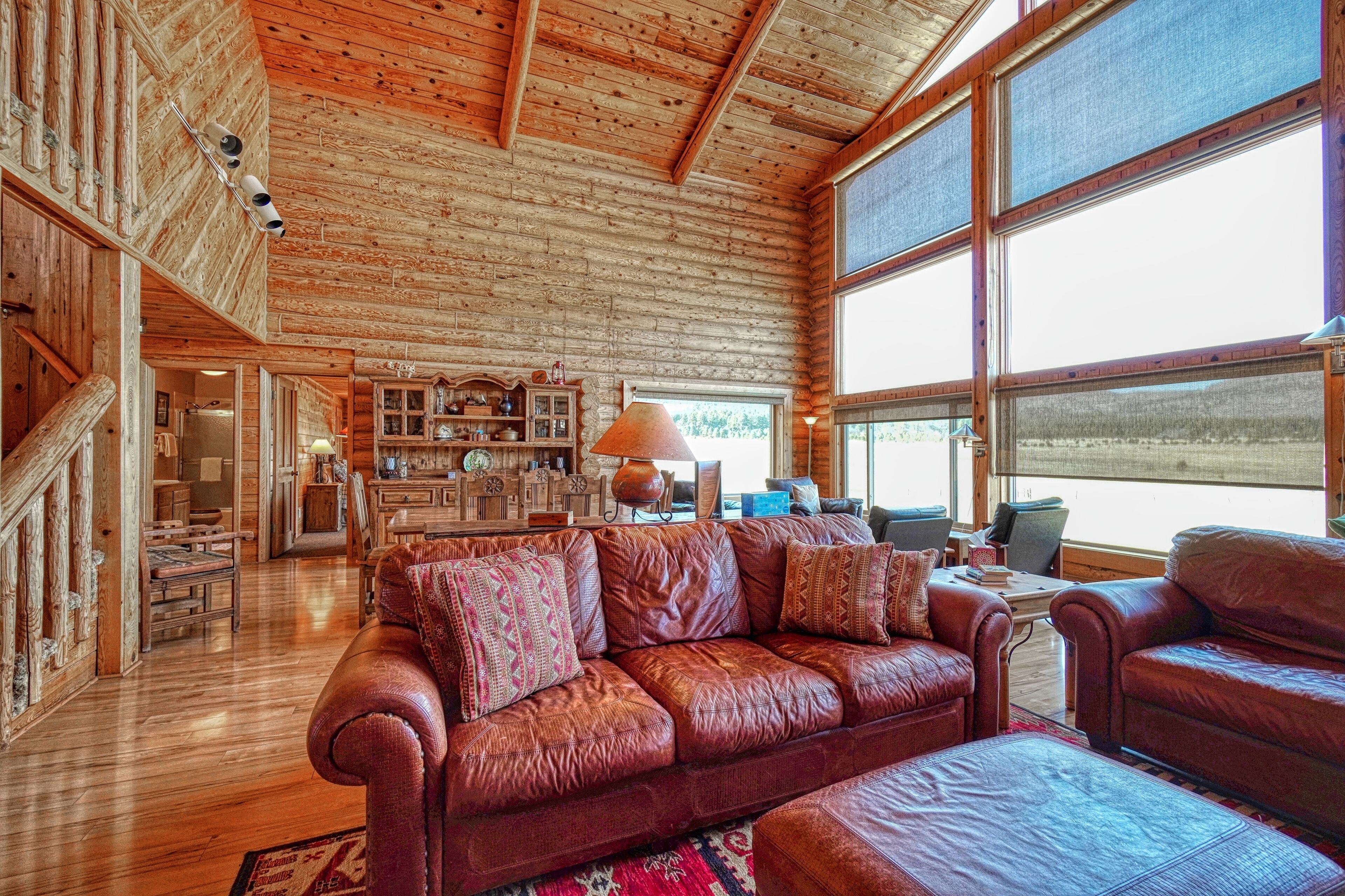 Wapiti Run Retreat - Rustic Log Cabin with Mountain and Pond Views!!!