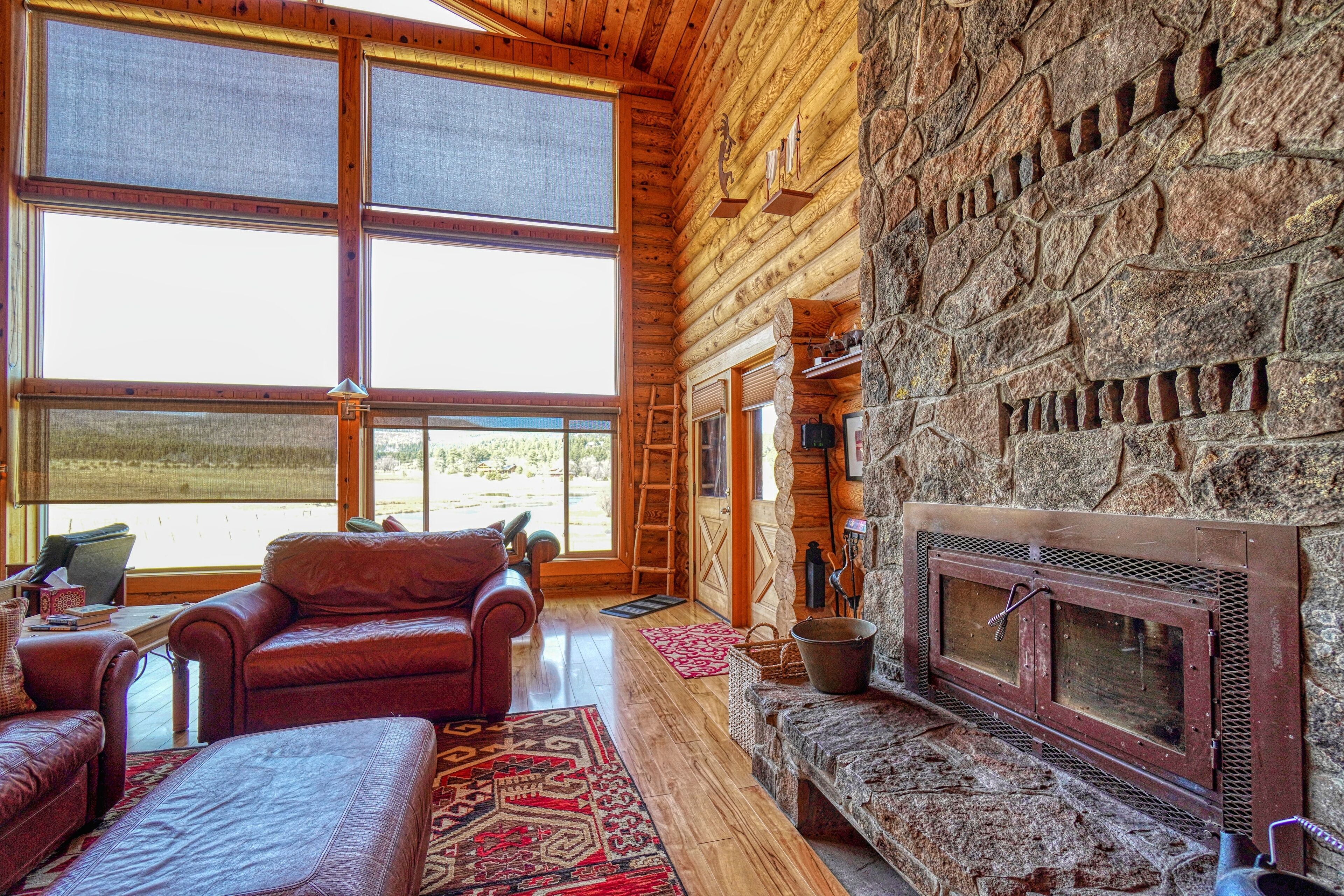 Wapiti Run Retreat - Rustic Log Cabin with Mountain and Pond Views!!!