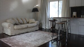 TV - Upstairs at Green:Executive Apartment (Geraldton)