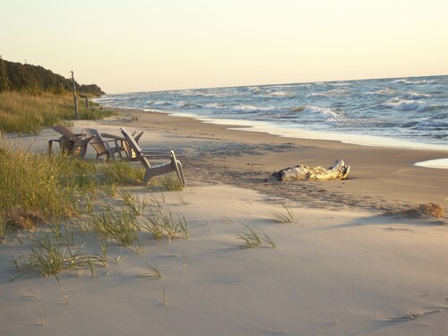 Cedar Point Cottage- Perfect Lake Michigan Retreat