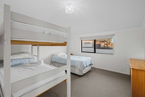6 bedrooms, iron/ironing board, travel crib, free WiFi - ACCOMMODATE 19 - OCEAN FRONT. (Pukehina)