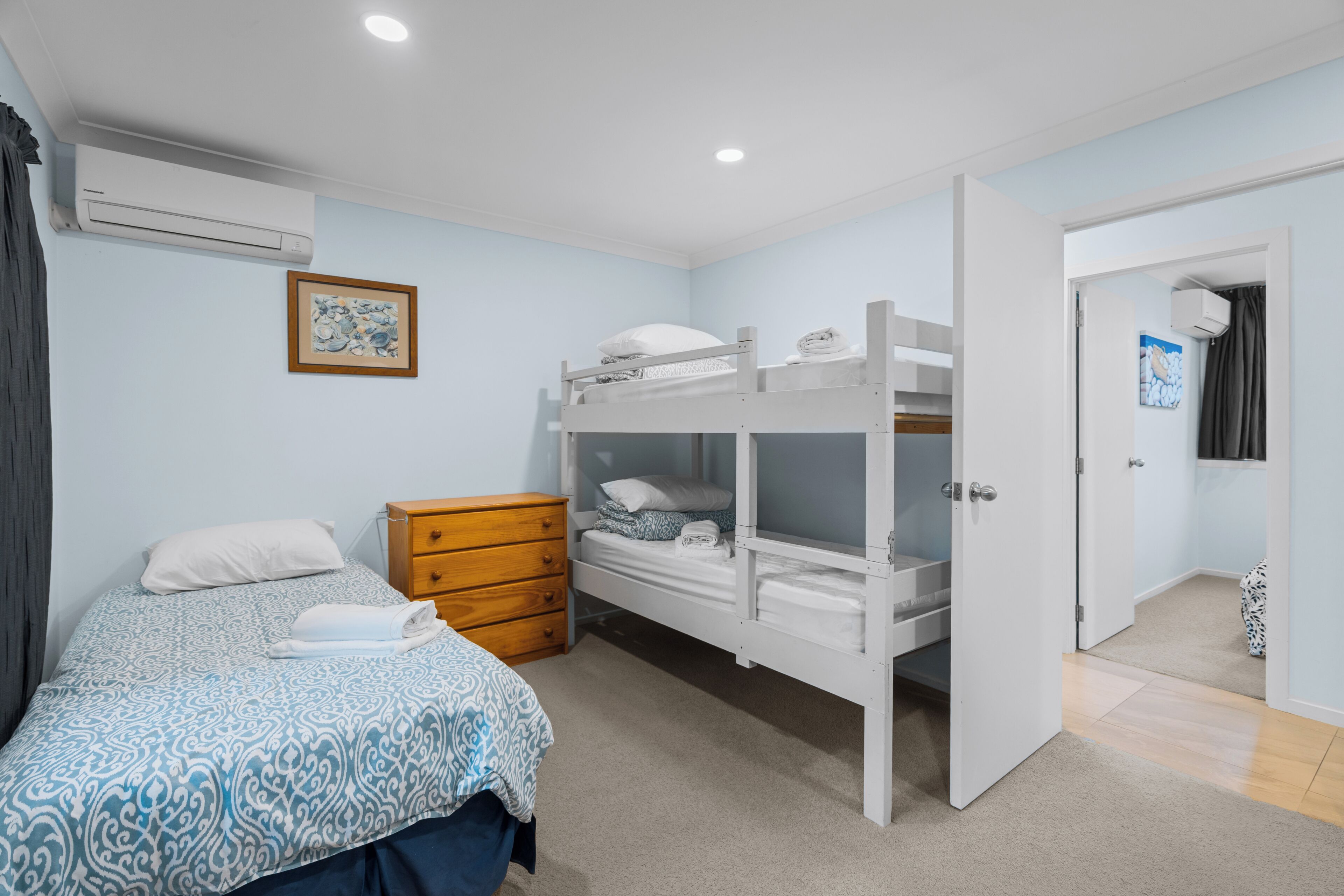 6 chambres, fer et planche à repasser, lit parapluie, Wi-Fi gratuit